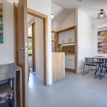 Apartments Jezera Lovisca Eksteriør billede
